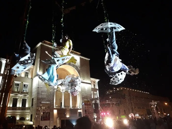 spectacol teatru piata victoriei