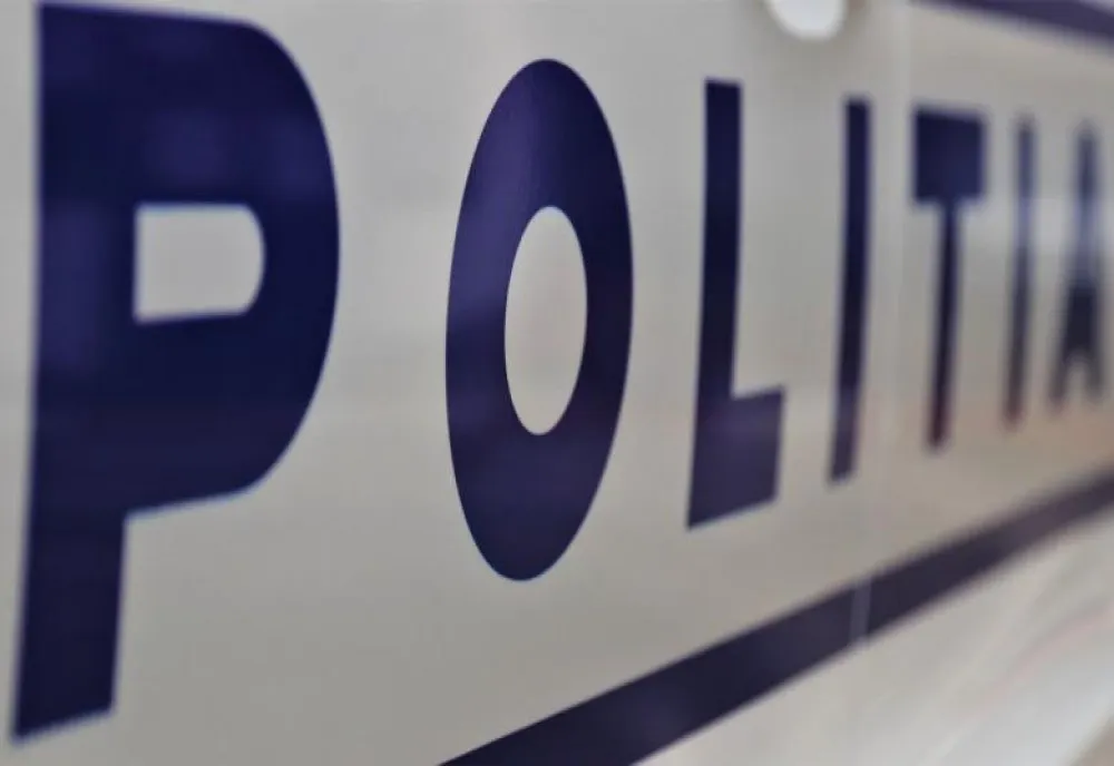 Arad: Fetiță de 10 ani, lovită de o mașină, după ce a traversat drumul prin loc nepermis
