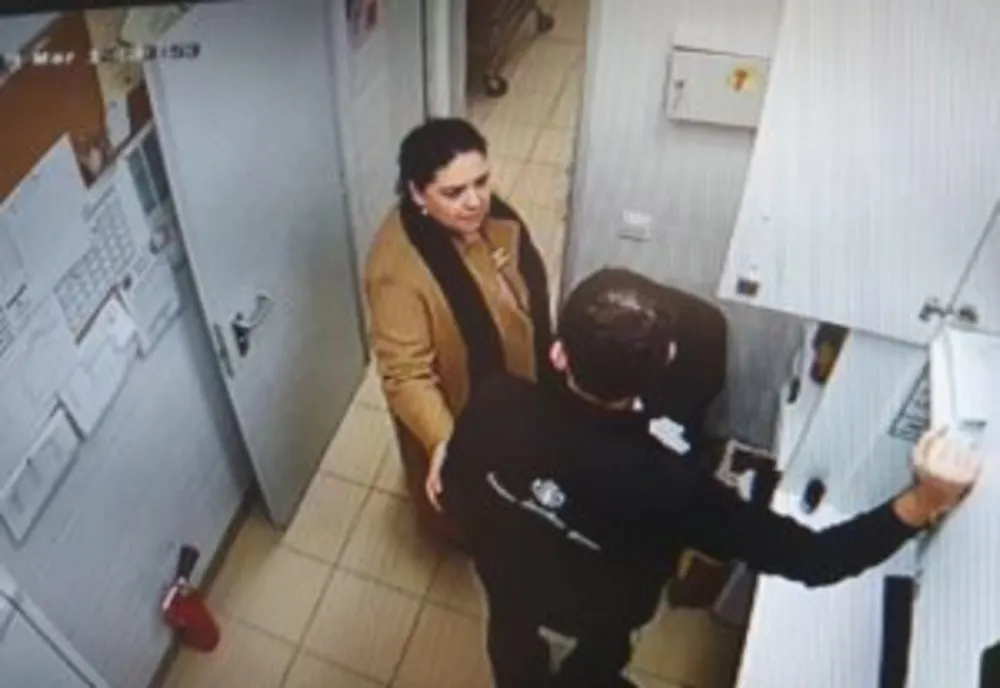 Polițiștii caută o femeie care a pretins că este inspector OPC