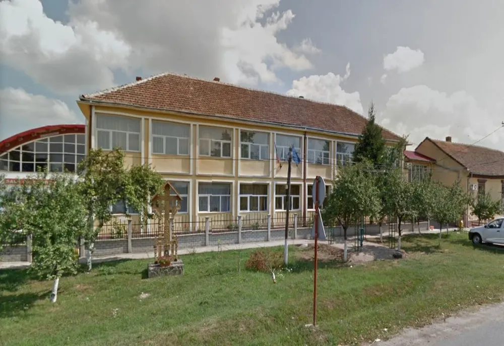 Părinți disperați. Într-o școală de lângă Timișoara trei cadre didactice au fost diagonsticate cu coronavirus