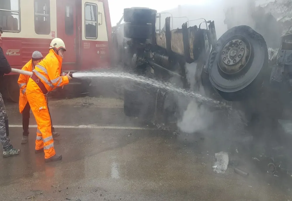Accident feroviar urmat de incendiu