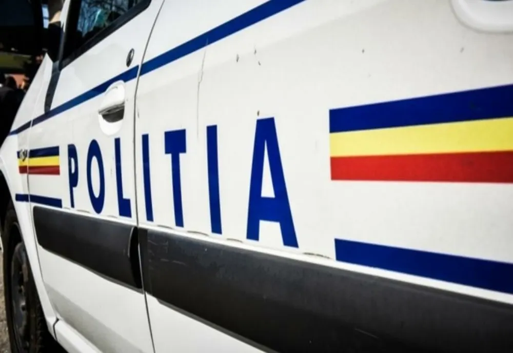 Notar luat la bătaie de câțiva clienți furioși