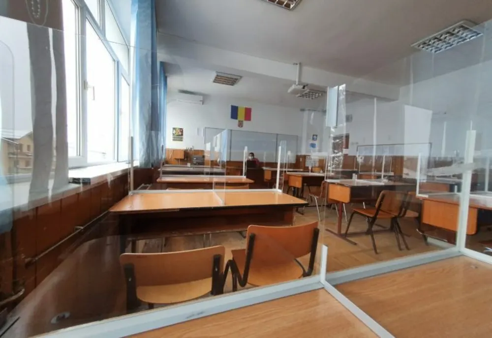 Peste 3.400 de liceeni din anii terminali vor susţine simularea probelor de bacalaureat în aprilie