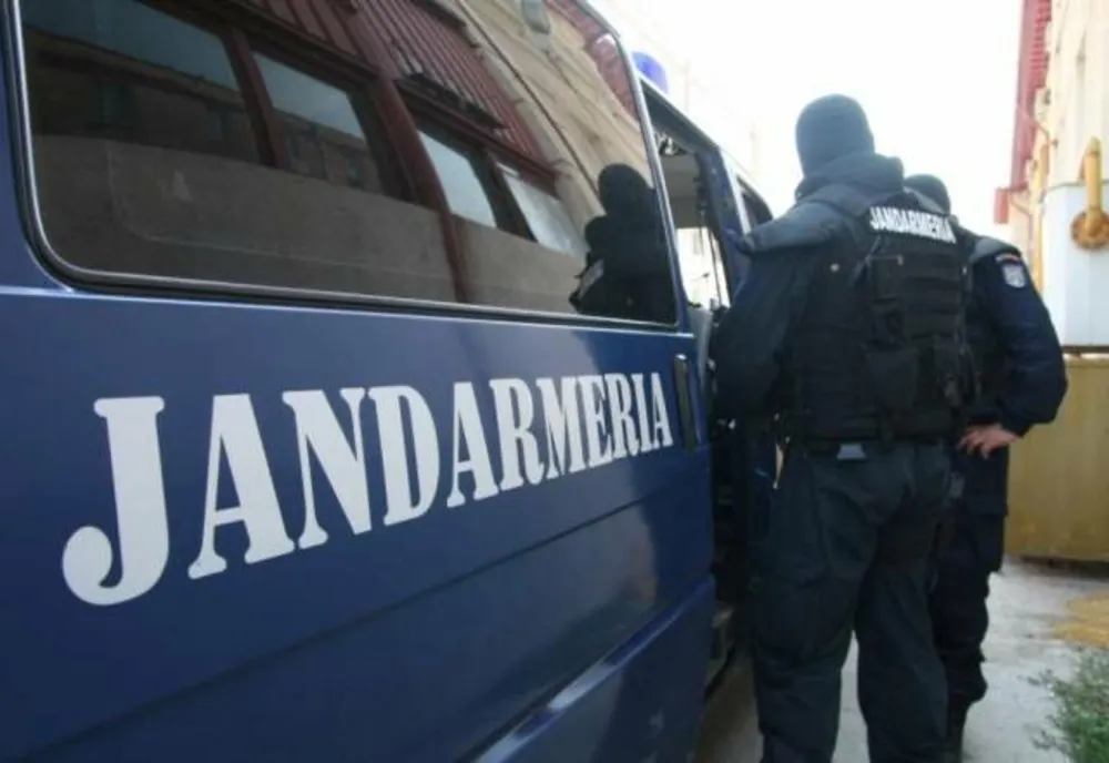 Jandarmii au intervenit pentru a lua copiii unei familii care-i neglija: tatăl a declarat în repetate rânduri că sunt traci