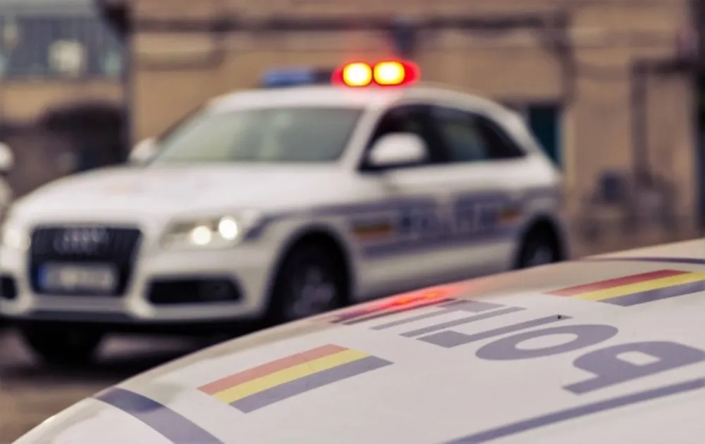 Bărbat jefuit de cinci tineri în plin centrul Timișoarei, sub amenințarea cu arma