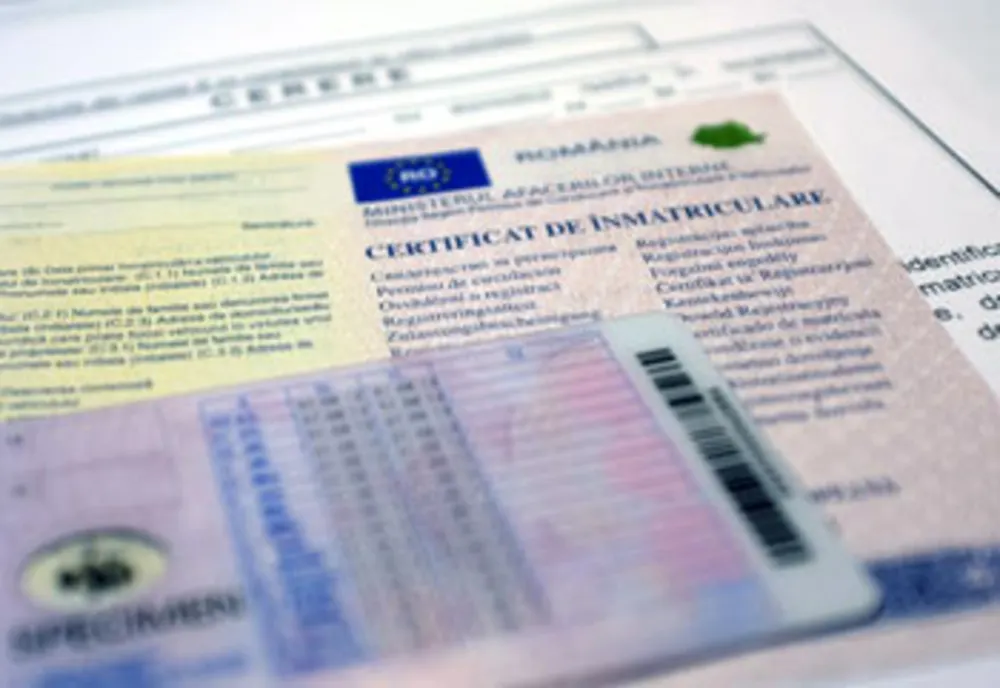 La biroul de permise și înmatriculări auto se prelucrează încă cererile restante