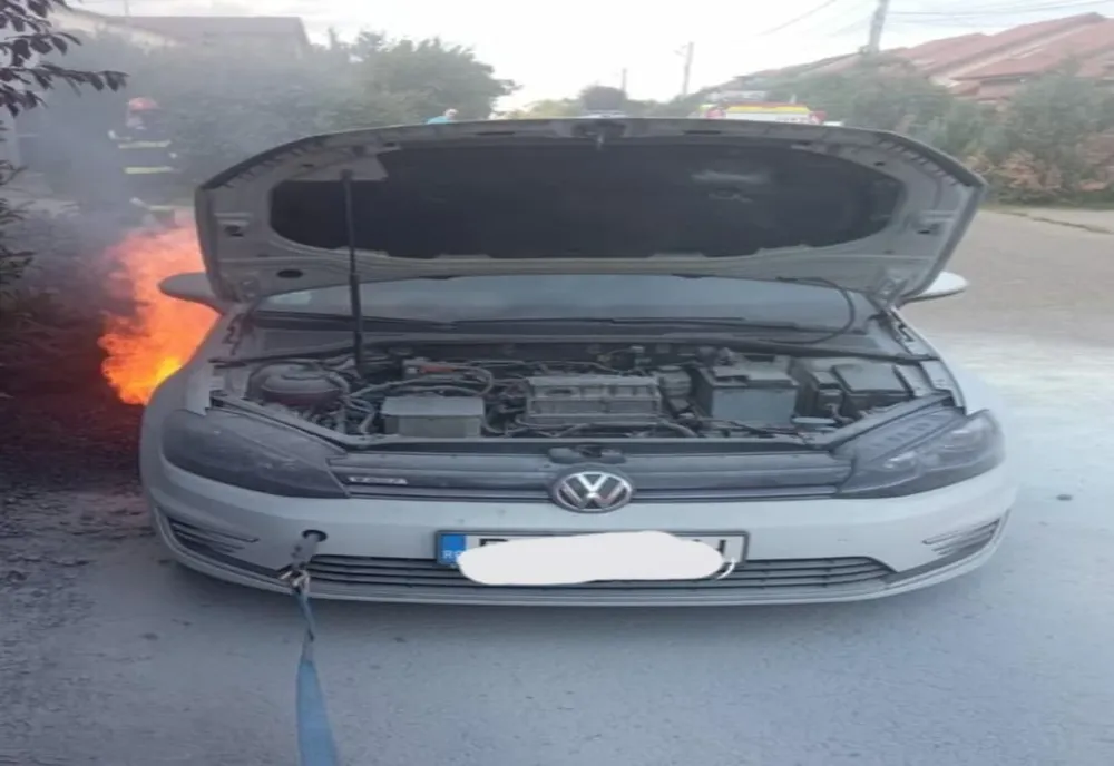 Prima intervenție de stingere a unui incendiu la un autoturism electric în județul Timiș