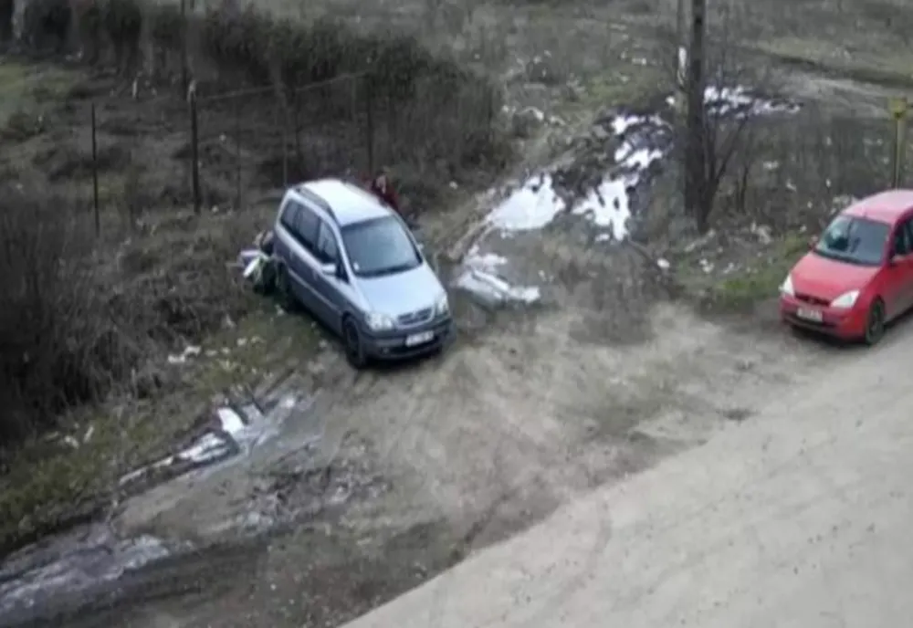 Un tânăr din Timişoara, filmat când arunca gunoaie pe domeniul public