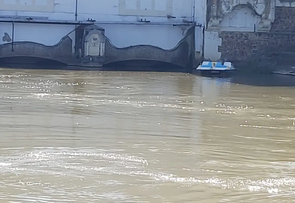 Hidrobicicletă surprinsă plutind în derivă în zona turbinelor