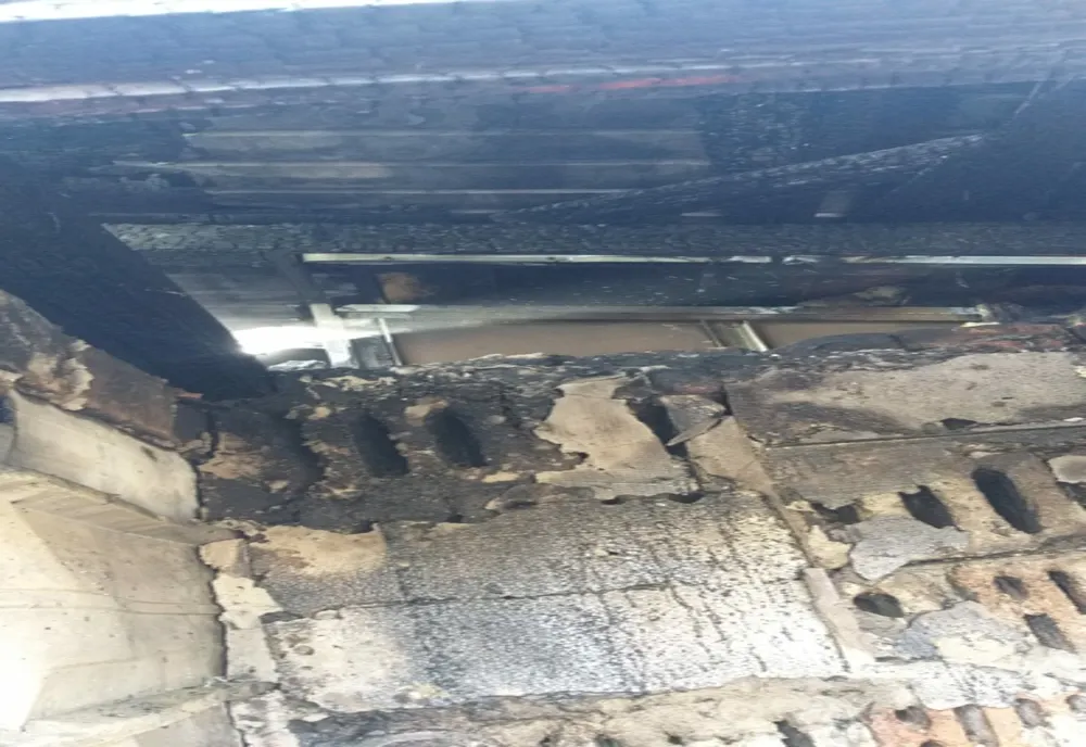 Incendiu declanșat de supraîncălzirea firelor de curent electric