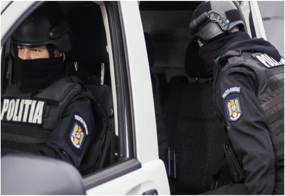 Un polițist de la Brigada de Operațiuni Speciale s-a împușcat în barbă cu arma din dotare