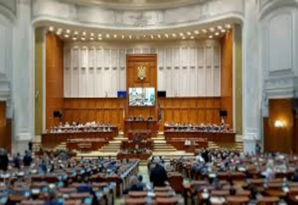 KLAUS IOHANNIS AR PUTEA SĂ CANDIDEZE LA SENAT FĂRĂ SĂ SE MODIFICE LEGEA!