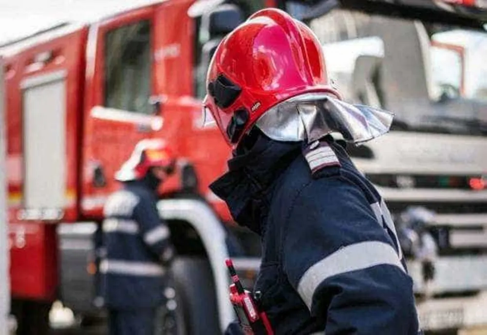 IGSU: AUTOSPECIALA DE TRANSPORT ROBOŢI DE LA ISU BRAŞOV, TRIMISĂ LA LOCUL ACCIDENTULUI FEROVIAR DIN MEHEDINŢI