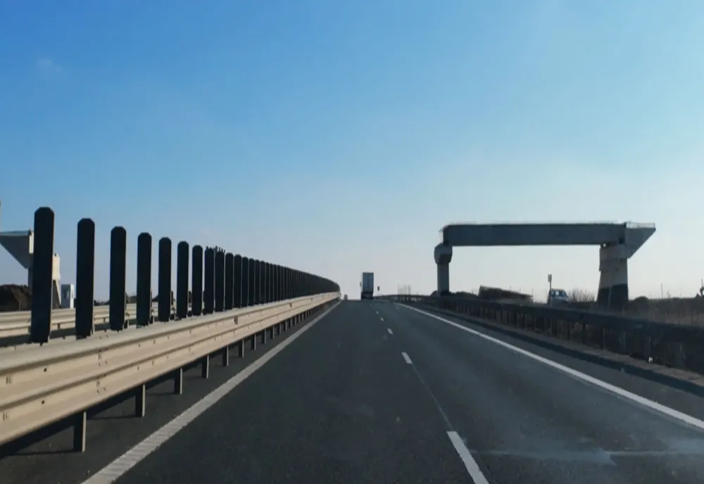 TRAFIC DEVIAT PE AUTOSTRADA A1 ÎN NOAPTEA DE MIERCURI SPRE JOI