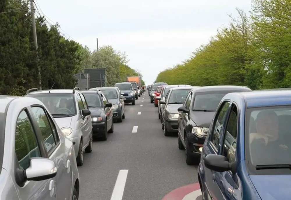 BLOCAT TOTAL PE AUTOSTRADA A3, ÎN ZONA VOLUNTARI. COZI URIAȘE LA INTRAREA ÎN CAPITALĂ DIN CAUZA PLOII