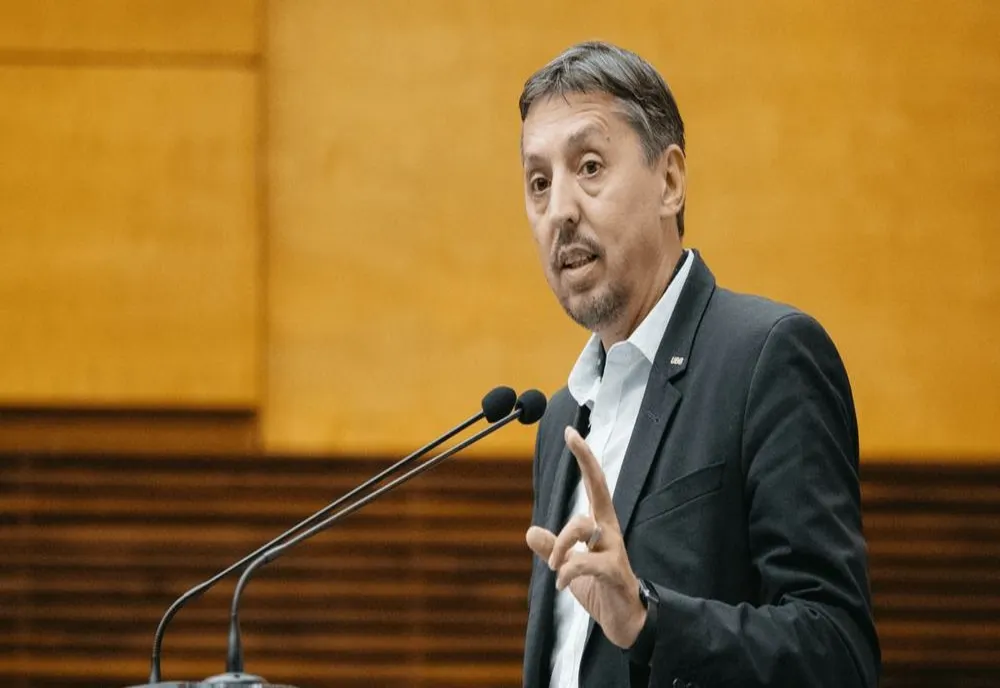 DANIEL DAVID: NU VOR FI DISPONIBILIZĂRI SAU TĂIERI DE SALARII ÎN EDUCAȚIE, DAR VOM CREȘTE NORMA DIDACTICĂ