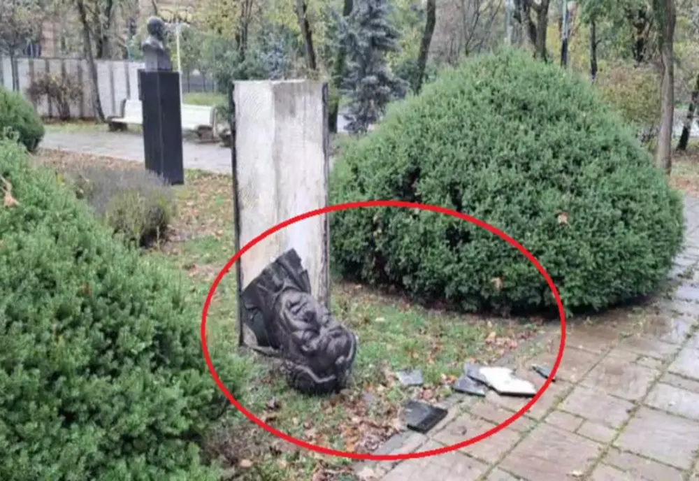 Mai multe statui ale personalităților din Banat, vandalizate în Parcul Central