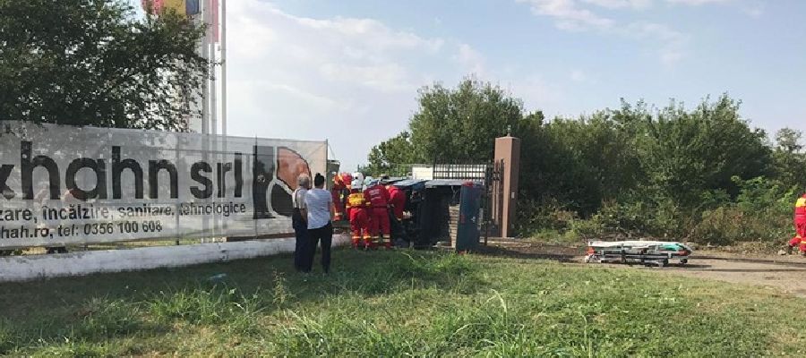 accident-masina rasturnata Sag