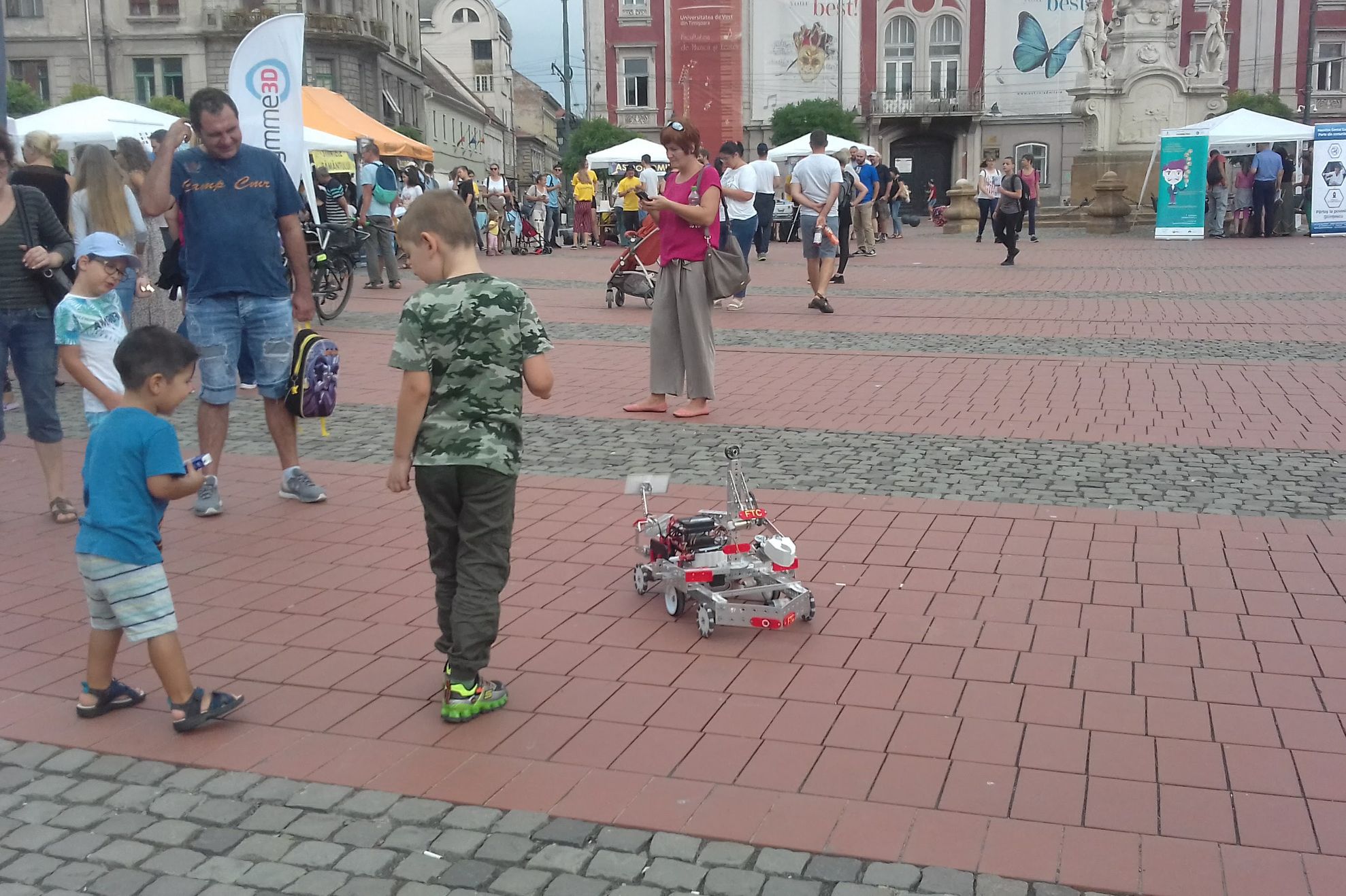 experimente cu roboți