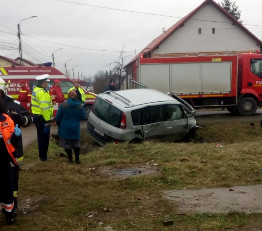 accident-ciocnire-masini-Sacalaz