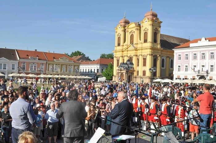 spectacol festival piata unirii