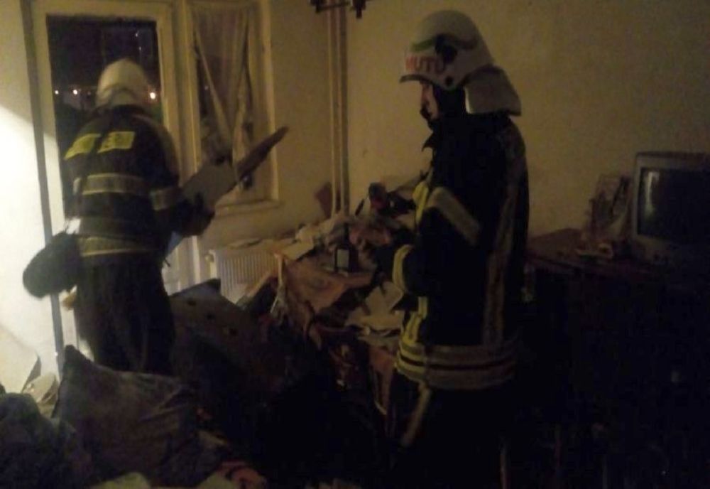 Panică într-un bloc din Timișoara după o explozie. Zeci de oameni evacuați. Foto