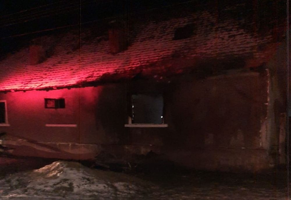 Gospodărie distrusă de un foc pus intenționat