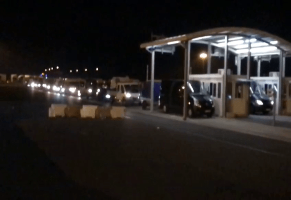 Mii de români au ajuns la frontiera României azi-noapte, după ce au rămas blocați între Austria și Ungaria