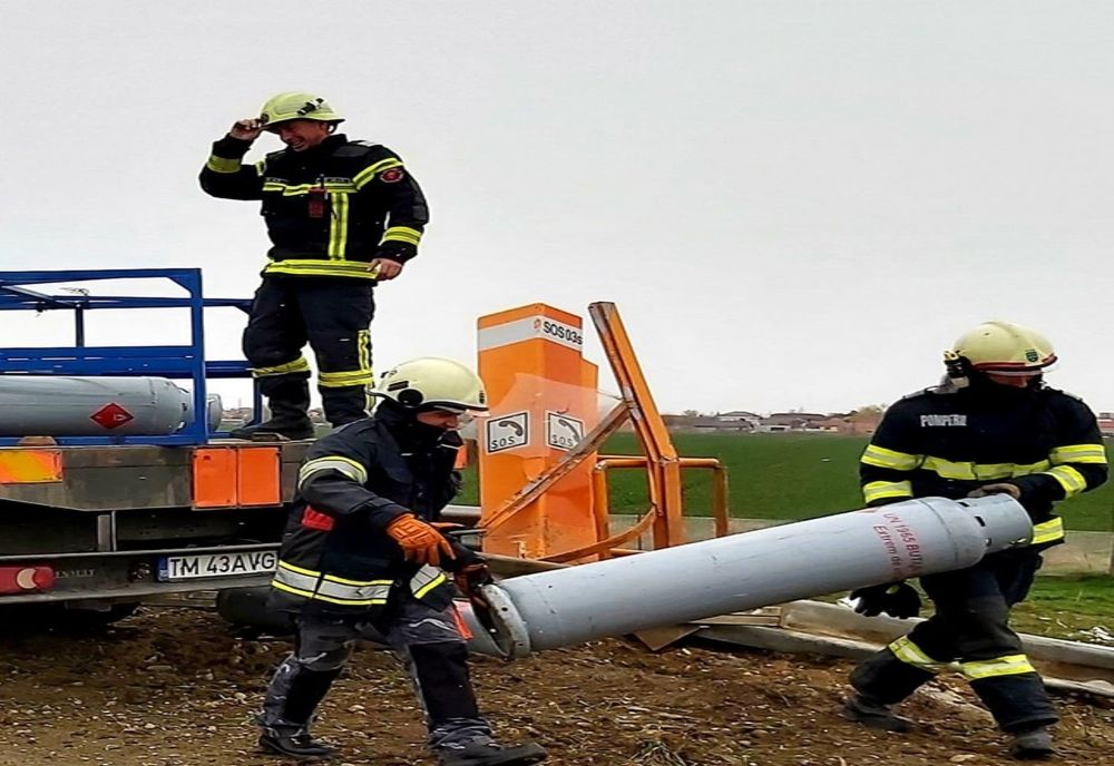 Accident pe Autostrada Vestului. Tuburi de propan împrăștiate pe șosea