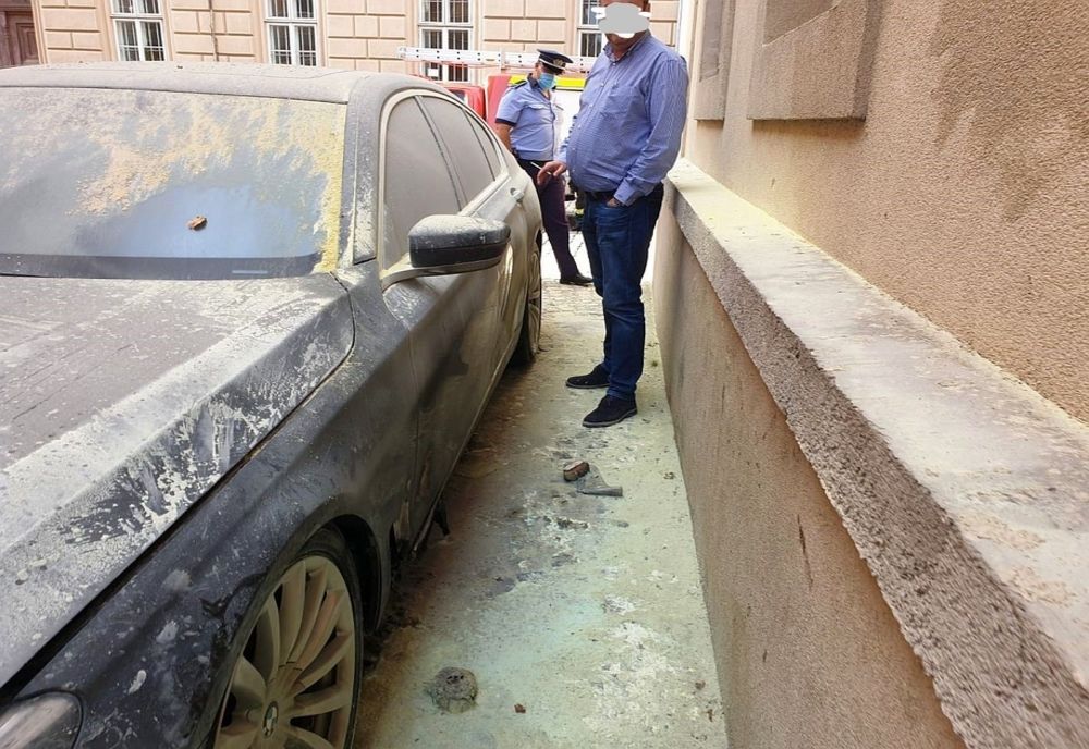 Bărbatul care a incendiat mașina unui avocat, arestat