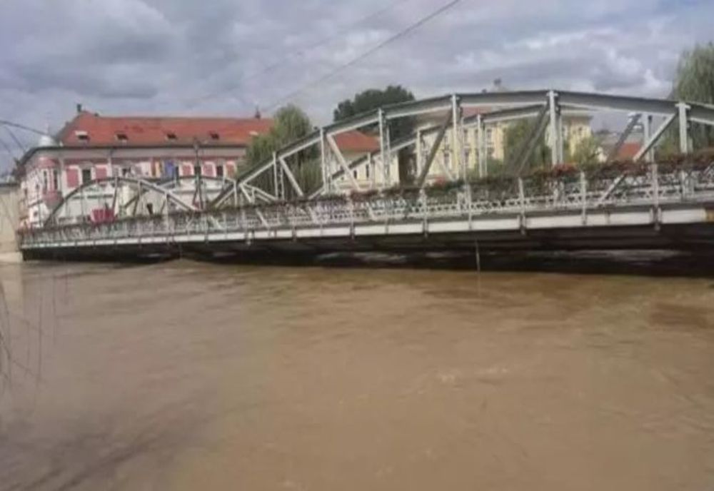 S-a rupt digul, în Timiș, după o viitură de proporții istorice