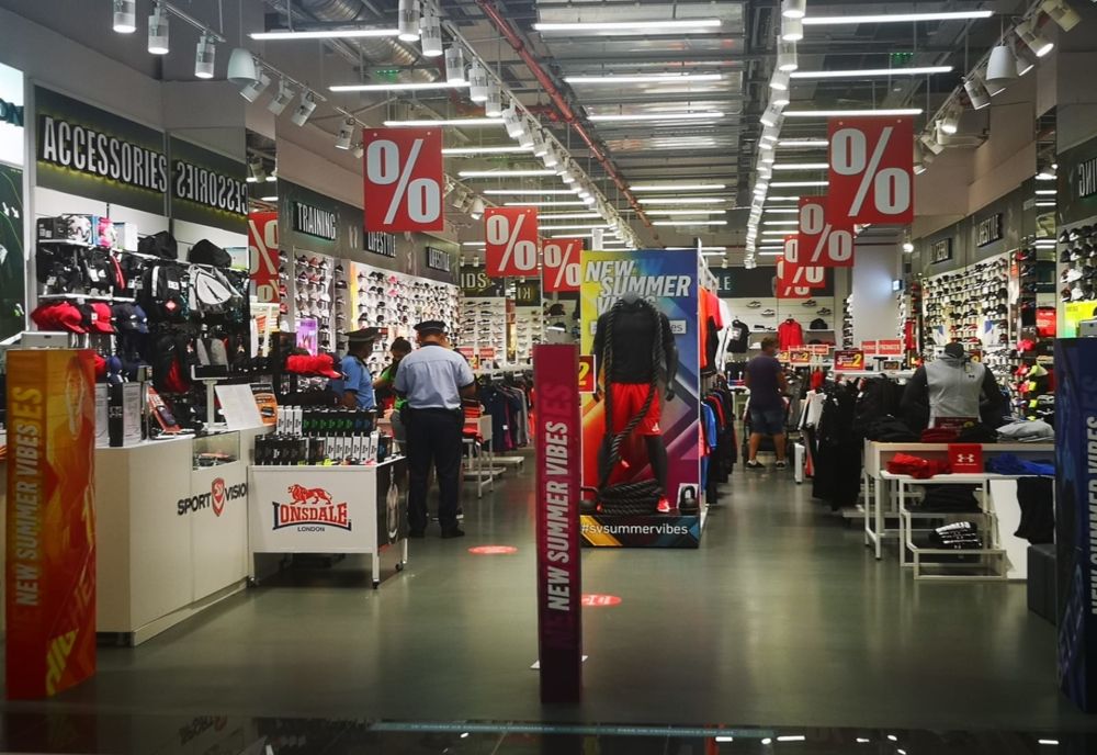 Controale în mall, piața volantă și pe terase, pentru respectarea stării de alertă