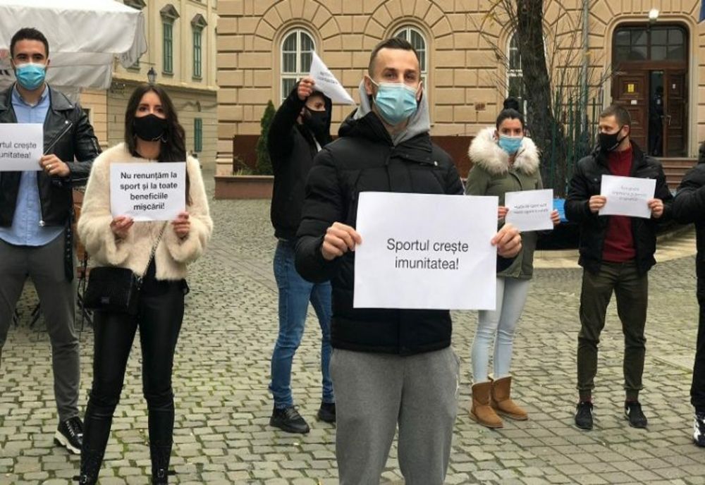 Protest al antrenorilor de fitness, la Timișoara: ei cer redeschiderea sălilor de sport