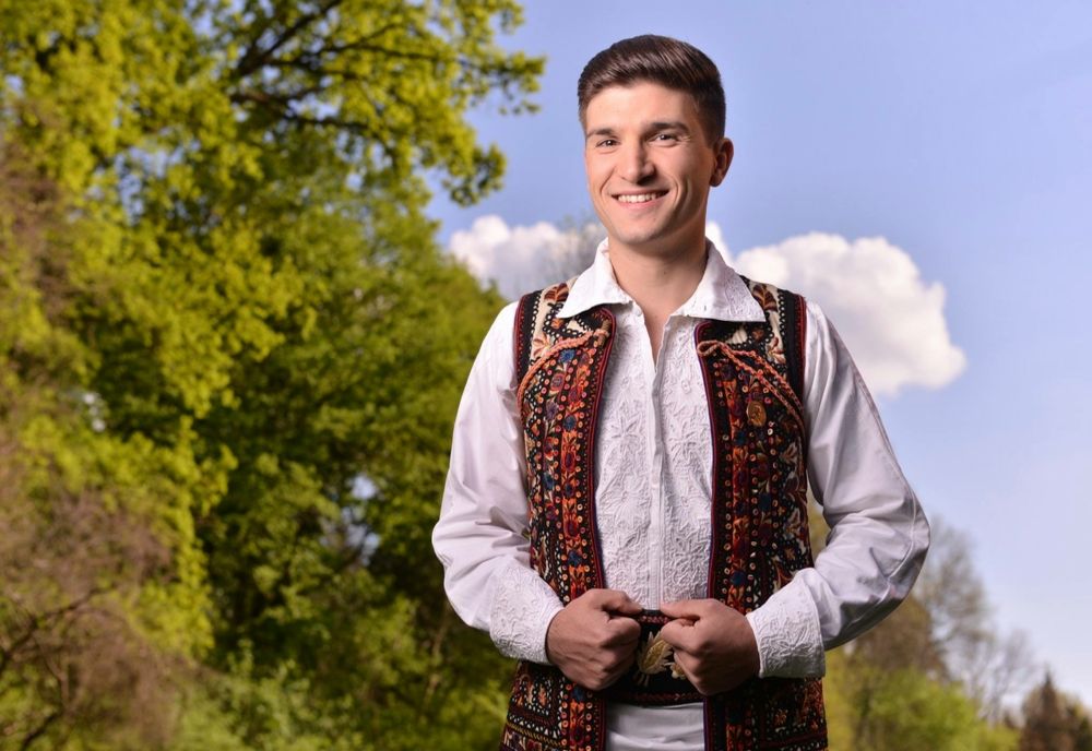 INTERVIU. Ciprian Pop, interpret de muzică populară" "Bănățenii au obiceiuri și datini care scot în evidență moștenirea culturală".