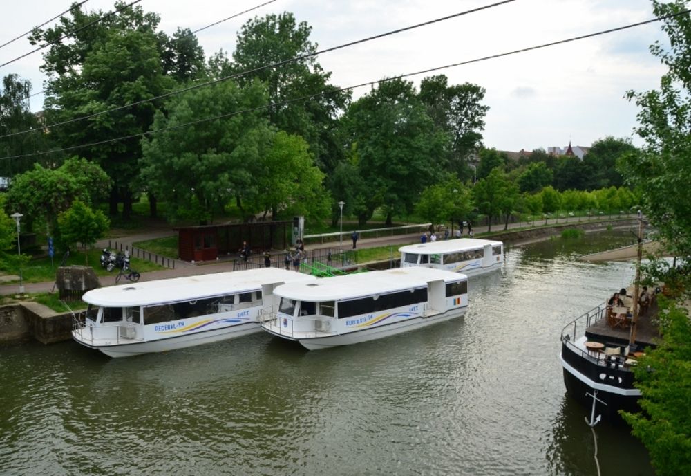 Vaporașele care asigurau transportul în comun pe Bega, luate de pe apă
