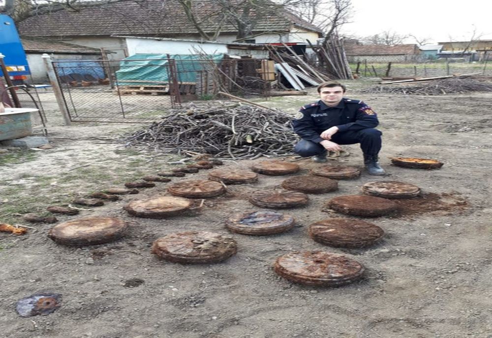 Surpriză periculoasă pentru un agricultor din Timiș: Peste 100 de elemente de muniţie din al Doilea Război Mondial, descoperite în  grădină 