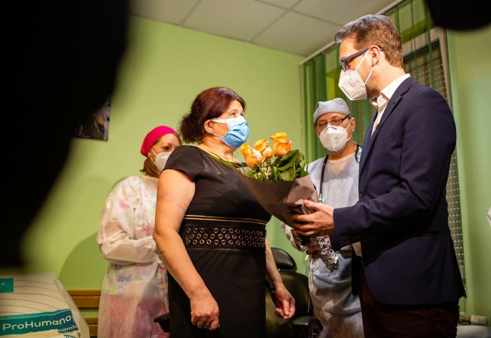 Prima vaccinare anti-COVID-19 în cabinetul unui medic de familie, în Timişoara