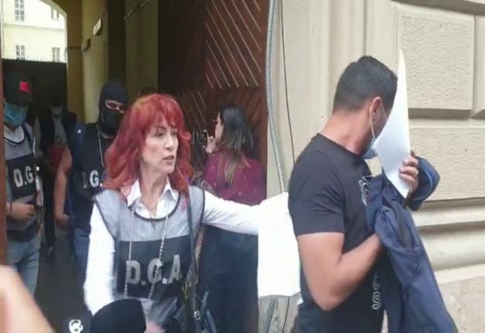 Polițiștii de la înmatriculări auto anchetați pentru că ar fi luat mită, reținuți pentru 24 de ore