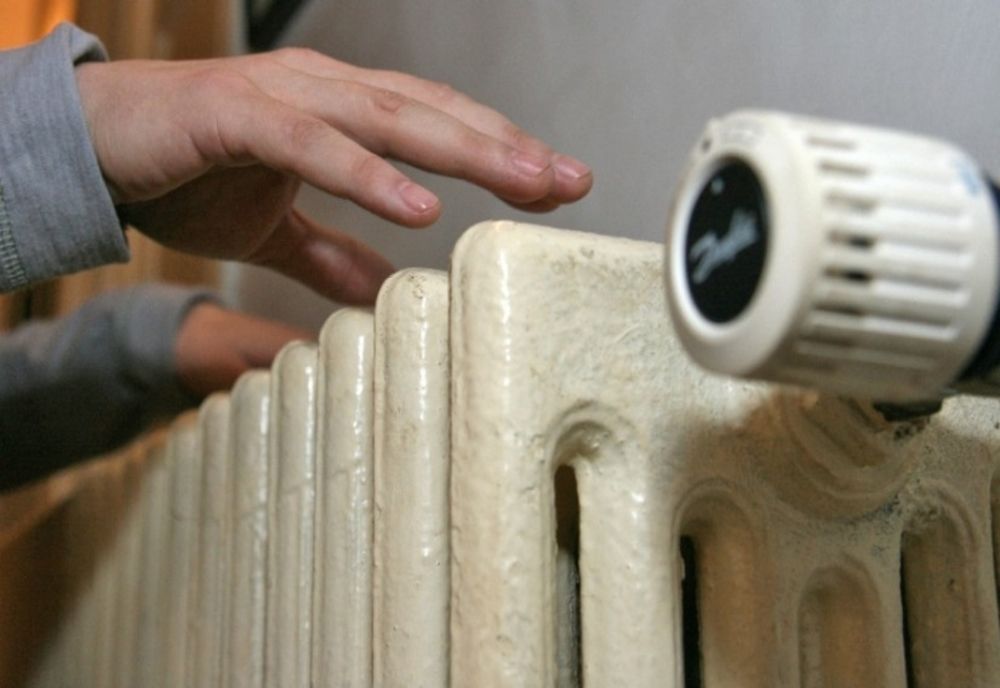 Situație HALUCINANTĂ la Timișoara: Oamenii îngheață în casă, primăria se pregătește pentru Târgul de Crăciun