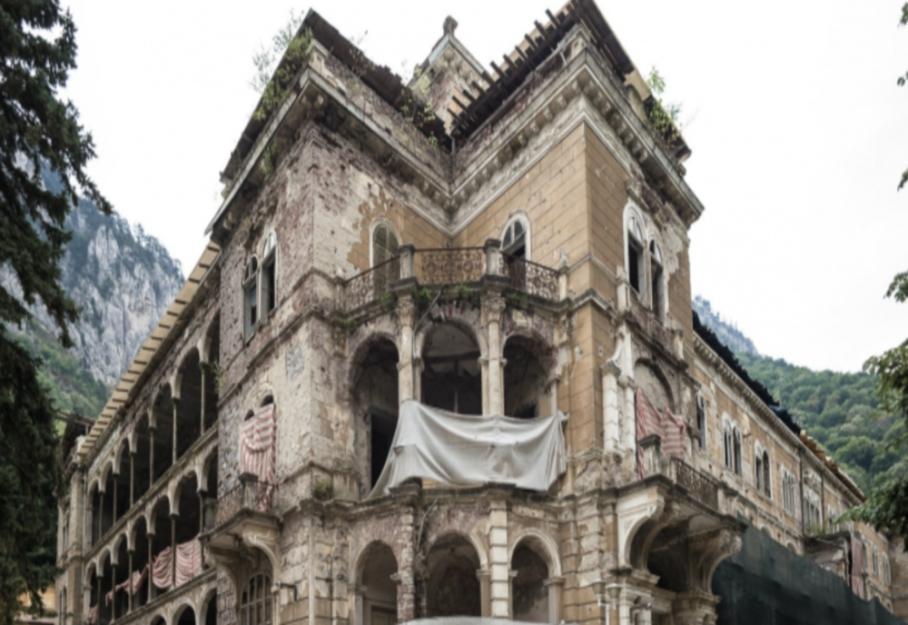 35 de inculpați în dosarul Băile Herculane: printre ei un fost deputat, acţionari şi persoane cu funcţii de conducere