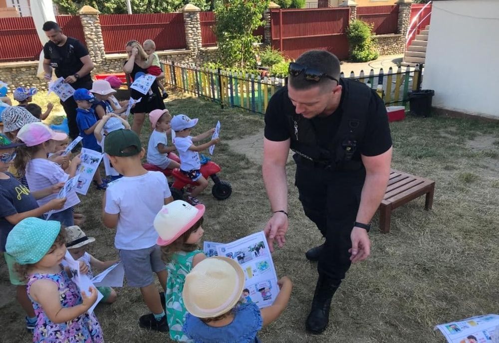 Polițiștii locali din Timișoara, invitați la acțiunea ”Prietenul meu, polițistul”, la o gradiniță din zona Braytim
