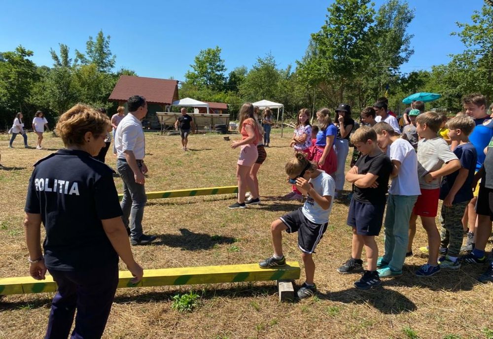 Polițiștii din Timiș au mers în tabără cu "ochelari de droguri" și "ochelari de alcool"
