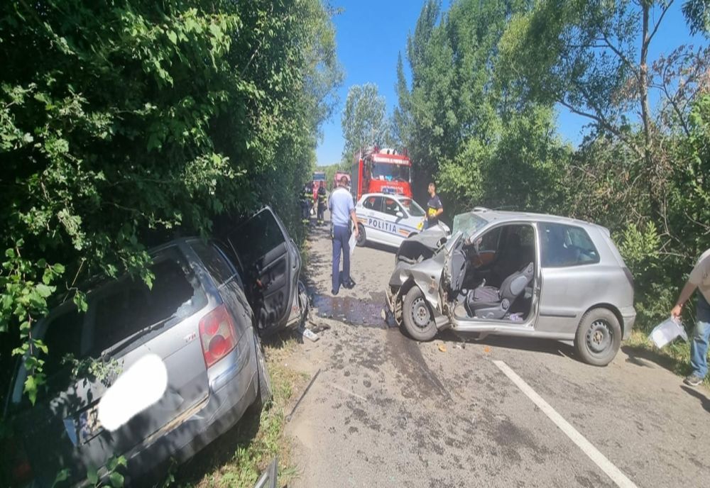 Șoferițe rănite după un impact frontal pe o șosea din Timiș