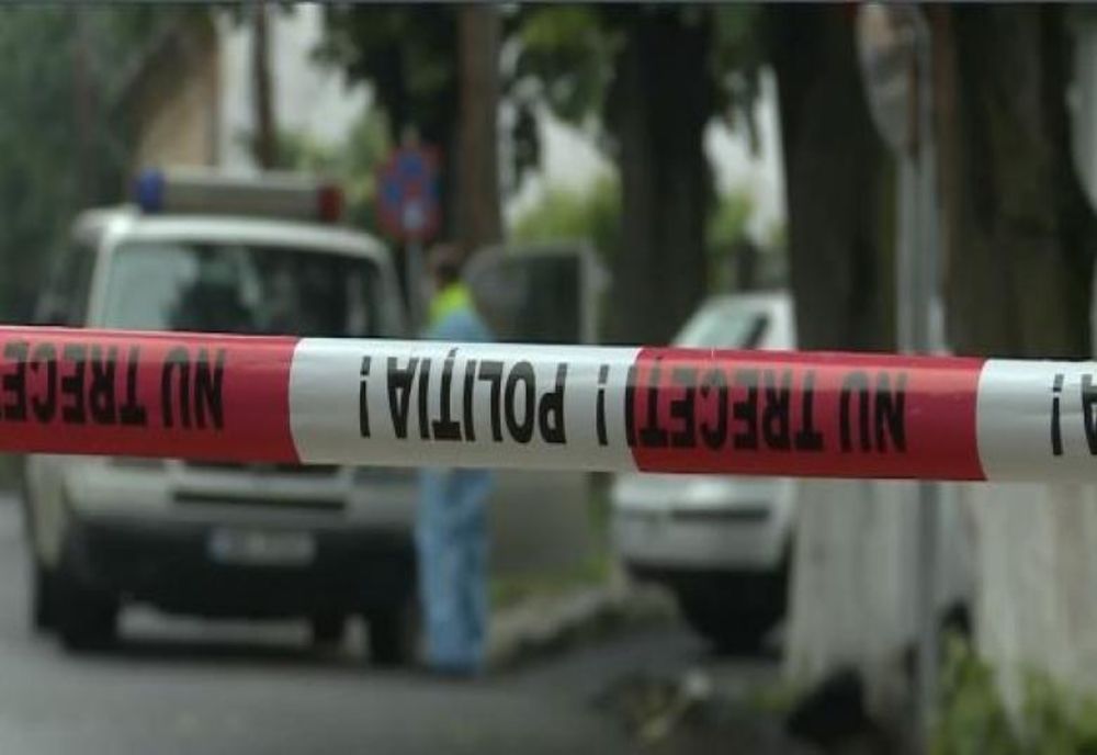 Un bărbat de 87 de ani s-a aruncat de la etajul 8 al blocului în care locuia
