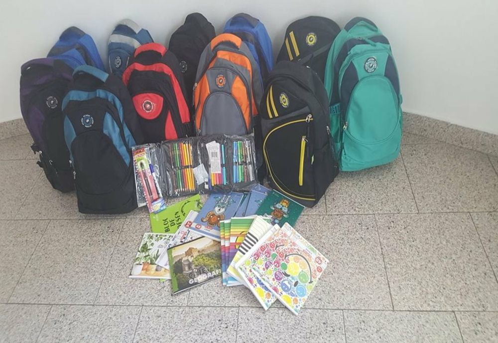 Sute de copii au primit ghiozdane din partea unor biserici ortodoxe din Timişoara