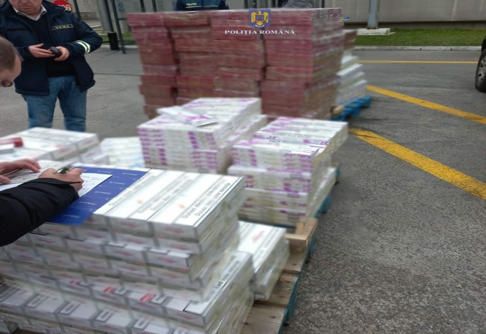 Cercetat pentru contrabandă: căra țigările cu autotrenul