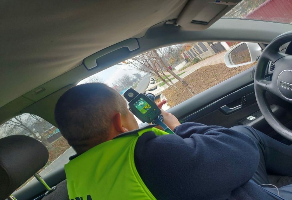 Zeci de șoferi amendați, în județul Timiș, pentru că au depășit viteza legală