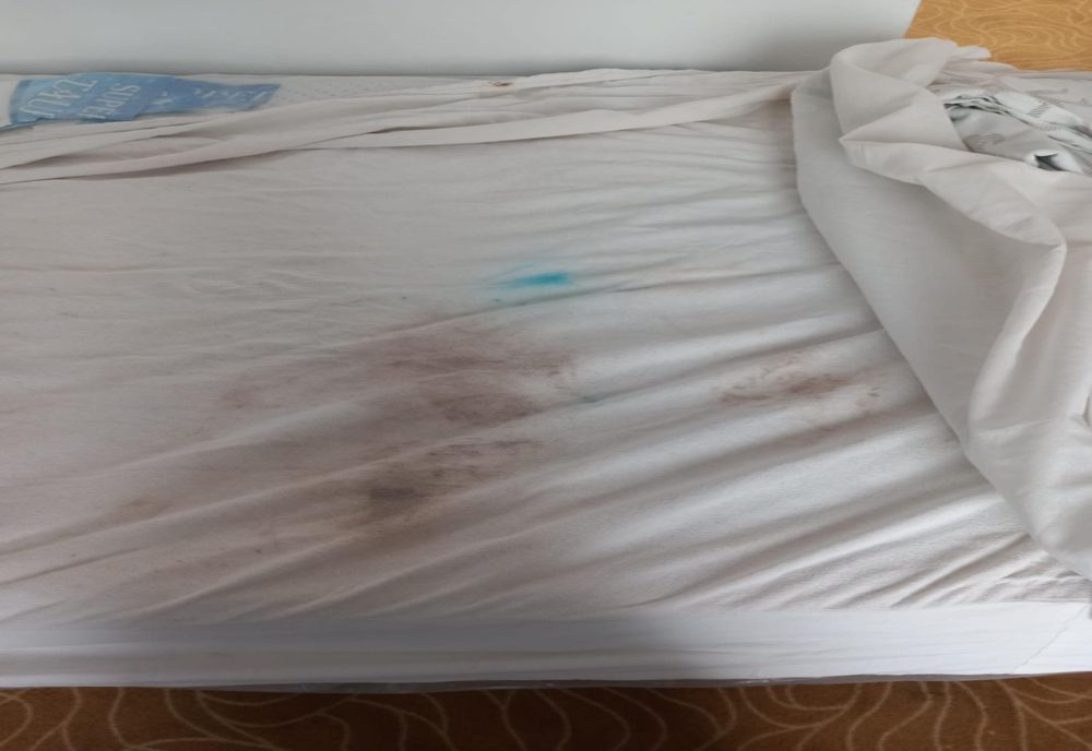 ANPC închide 76 de centre de îngrijire a vârstnicilor din toată țara: Mucegai, rugină, așternuturi murdare - Imaginile groazei