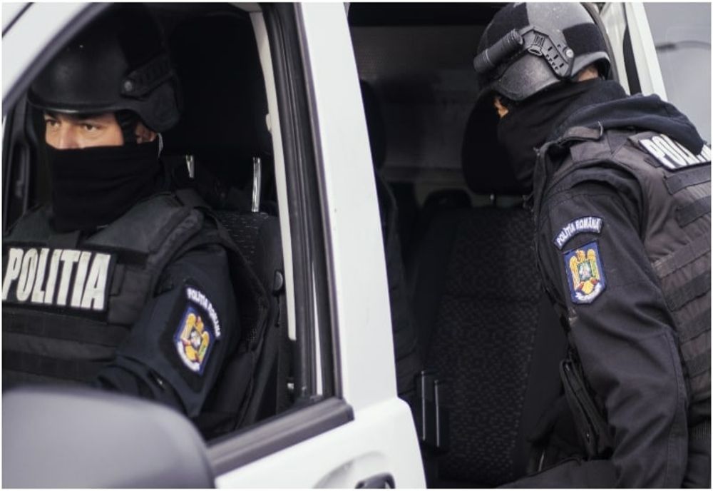 Un polițist de la Brigada de Operațiuni Speciale s-a împușcat în barbă cu arma din dotare
