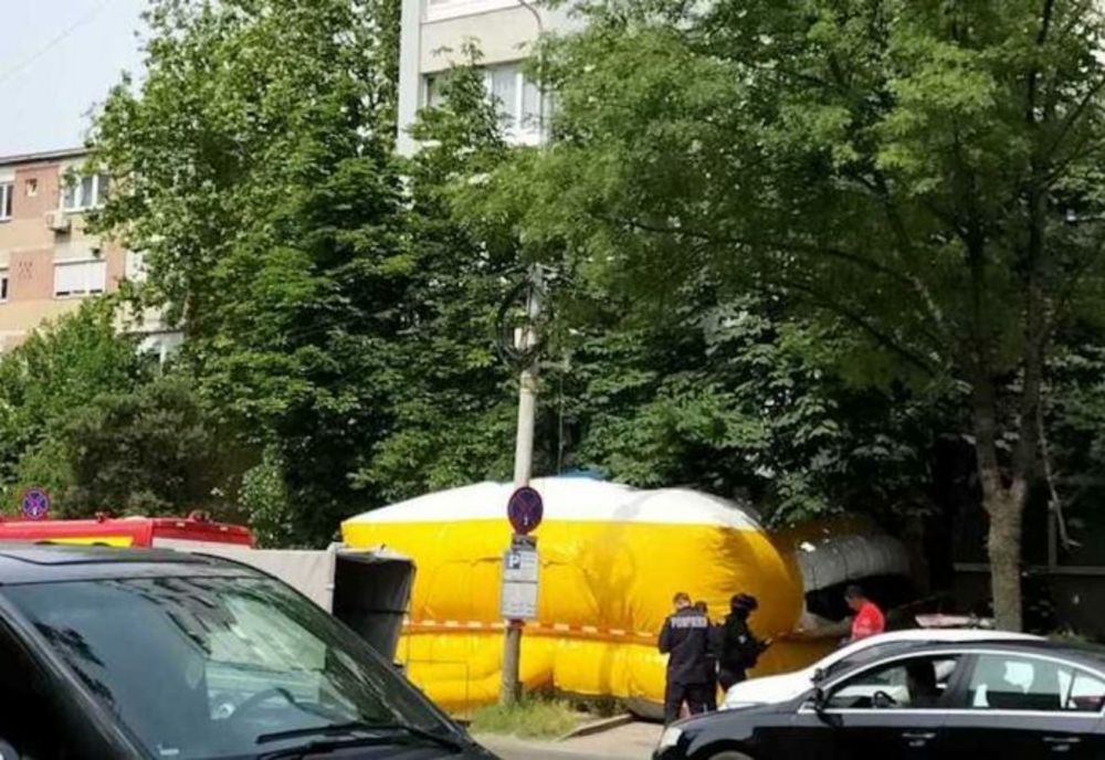 Militarul care amenința că se aruncă de la etajul șapte al unui bloc din Timișoara a ajuns teafăr în apartament și nu mai este în pericol